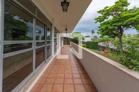 Casa à venda com 641m², 5 quartos e 10 vagasVaranda