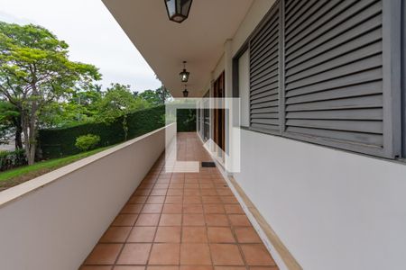 Casa à venda com 641m², 5 quartos e 10 vagasVaranda