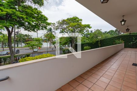 Casa à venda com 641m², 5 quartos e 10 vagasVaranda