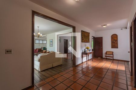 Casa à venda com 641m², 5 quartos e 10 vagasEntrada