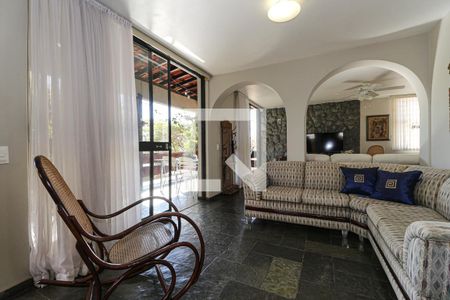 Sala de casa à venda com 4 quartos, 455m² em Ouro Preto, Belo Horizonte