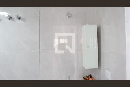 Banheiro de casa para alugar com 2 quartos, 60m² em Parque Peruche, São Paulo