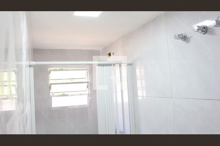 Banheiro de casa para alugar com 2 quartos, 60m² em Parque Peruche, São Paulo