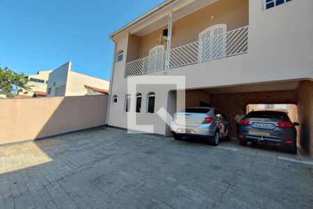 Casa para alugar com 299m², 4 quartos e 6 vagasGaragem - Quintal