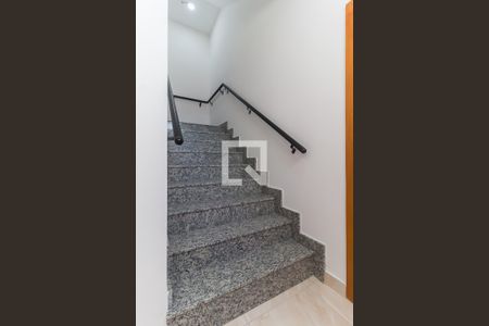 Apartamento para alugar com 57m², 2 quartos e 1 vagaEscada de Acesso
