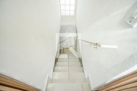 Casa de condomínio para alugar com 65m², 2 quartos e sem vagaEscada