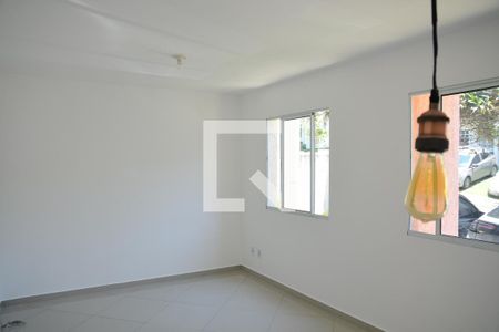 Sala de casa de condomínio para alugar com 3 quartos, 82m² em Jardim São Vicente, Cotia