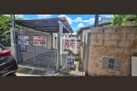 Casa à venda com 150m², 4 quartos e 1 vaga Casa à venda com 150m², 4 quartos e 1 vagaFachada