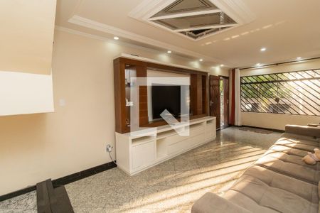 Casa à venda com 224m², 3 quartos e 3 vagas Casa à venda com 224m², 3 quartos e 3 vagasSala