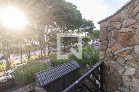 Casa à venda com 224m², 3 quartos e 3 vagas Casa à venda com 224m², 3 quartos e 3 vagasVista