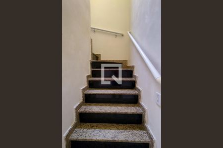 Escada  de casa para alugar com 3 quartos, 129m² em Cidade Ocian, Praia Grande