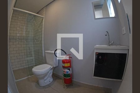 Banheiro  de casa de condomínio para alugar com 1 quarto, 43m² em Perdizes, São Paulo