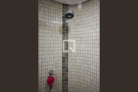 Apartamento à venda com 160m², 3 quartos e 2 vagasChuveiro do Banheiro da Suíte 1