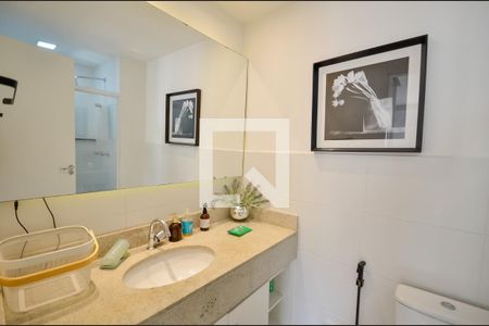 Apartamento à venda com 215m², 2 quartos e 2 vagasBanheiro da Suíte 2