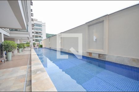 Apartamento à venda com 215m², 2 quartos e 2 vagasÁrea comum - Piscina