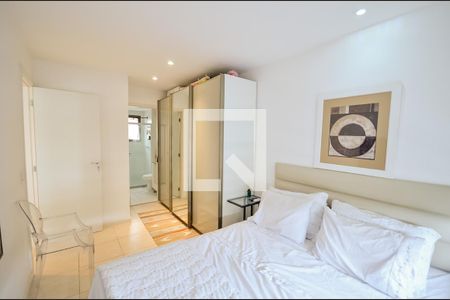 Apartamento à venda com 215m², 2 quartos e 2 vagasSuíte 1