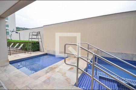 Apartamento à venda com 215m², 2 quartos e 2 vagasÁrea comum - Piscina