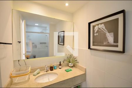 Apartamento à venda com 215m², 2 quartos e 2 vagasBanheiro da Suíte 2