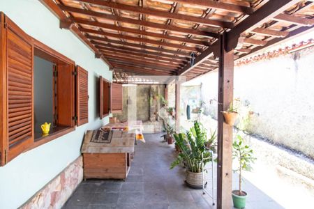 Casa à venda com 180m², 3 quartos e 2 vagasVaranda