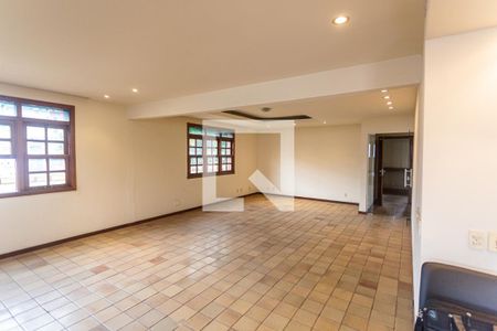 Sala 1 de casa para alugar com 8 quartos, 640m² em Santa Tereza, Belo Horizonte