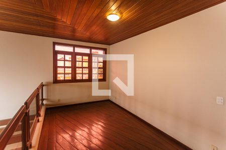 Sala 2 de casa para alugar com 8 quartos, 640m² em Santa Tereza, Belo Horizonte