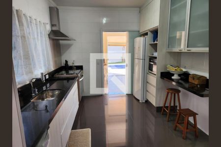 Casa à venda com 284m², 3 quartos e 4 vagas