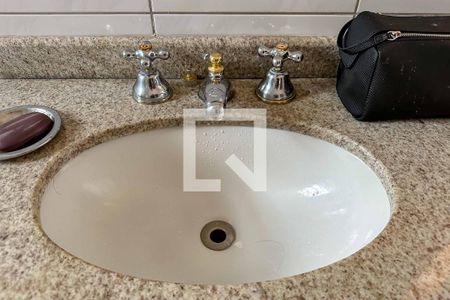 Casa à venda com 420m², 4 quartos e 4 vagasBanheiro 2