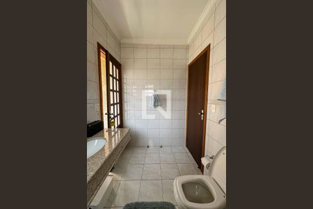 Casa à venda com 420m², 4 quartos e 4 vagasBanheiro 2