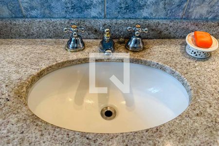 Casa à venda com 420m², 4 quartos e 4 vagasBanheiro 1