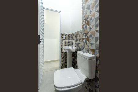 Banheiro de casa para alugar com 1 quarto, 18m² em Vila Boacava, São Paulo