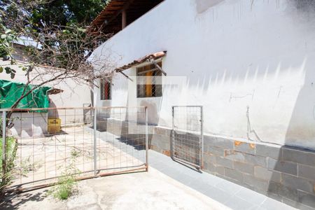 Casa para alugar com 297m², 4 quartos e 6 vagasQuintal