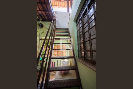 Casa para alugar com 297m², 4 quartos e 6 vagasEscada para Terrraço