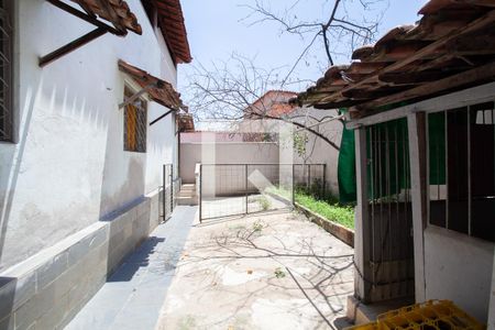 Casa para alugar com 297m², 4 quartos e 6 vagasQuintal