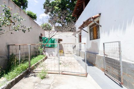 Casa para alugar com 297m², 4 quartos e 6 vagasQuintal