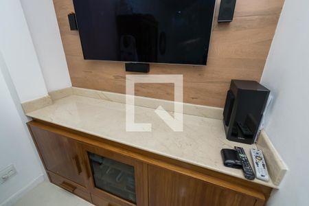 Apartamento à venda com 55m², 1 quarto e 1 vagaSala - Estante com reack