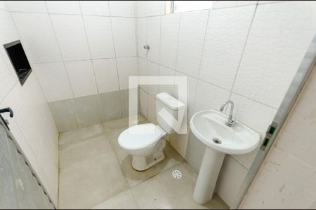 Banheiro de casa para alugar com 1 quarto, 25m² em Vila Boaçava, São Paulo