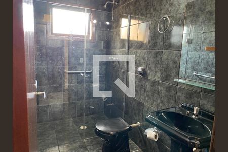 Banheiro suíte 1 de casa para alugar com 3 quartos, 194m² em Jardim Oriental, São Paulo