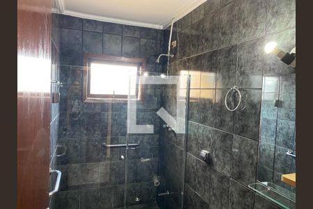 Banheiro suíte 1 de casa para alugar com 3 quartos, 194m² em Jardim Oriental, São Paulo