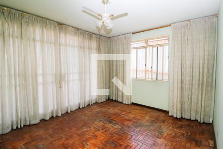 Sala de casa à venda com 3 quartos, 305m² em Cachoeirinha, Belo Horizonte