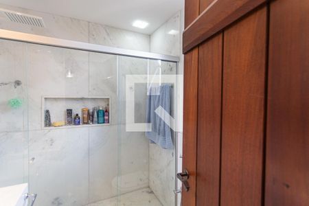 Apartamento à venda com 314m², 3 quartos e 3 vagasBanheiro 2 da Suíte