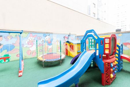 Apartamento à venda com 145m², 3 quartos e 1 vaga Apartamento à venda com 145m², 3 quartos e 1 vagaÁrea comum - Playground