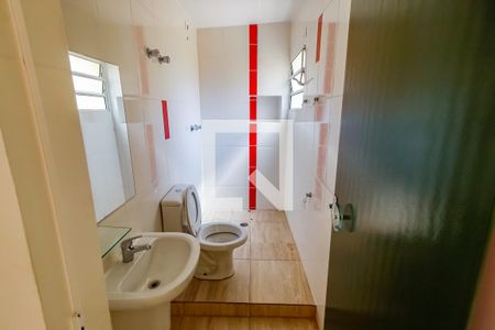 Casa para alugar com 228m², 3 quartos e 2 vagas Casa para alugar com 228m², 3 quartos e 2 vagasBanheiro da Suíte 1