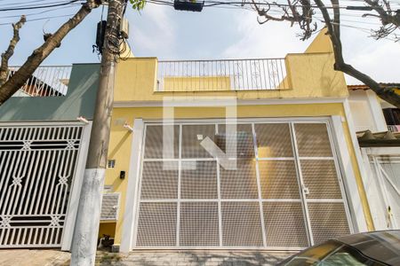 Casa para alugar com 228m², 3 quartos e 2 vagas Casa para alugar com 228m², 3 quartos e 2 vagasFachada