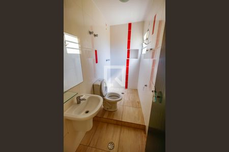 Casa para alugar com 228m², 3 quartos e 2 vagas Casa para alugar com 228m², 3 quartos e 2 vagasBanheiro da Suíte 1