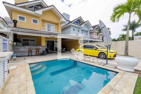 Casa de condomínio à venda com 220m², 4 quartos e 4 vagas Casa de condomínio à venda com 220m², 4 quartos e 4 vagasÁrea comum