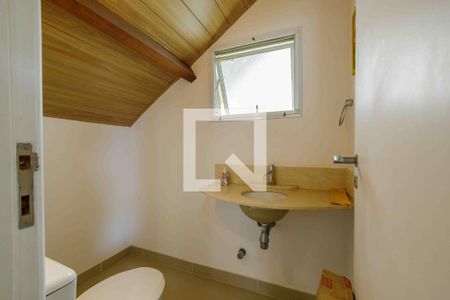 Casa de condomínio à venda com 220m², 4 quartos e 4 vagas Casa de condomínio à venda com 220m², 4 quartos e 4 vagasLavabo Sótão