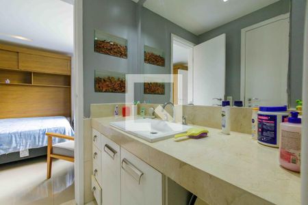 Casa de condomínio à venda com 220m², 4 quartos e 4 vagas Casa de condomínio à venda com 220m², 4 quartos e 4 vagasBanheiro Suítes Canadense