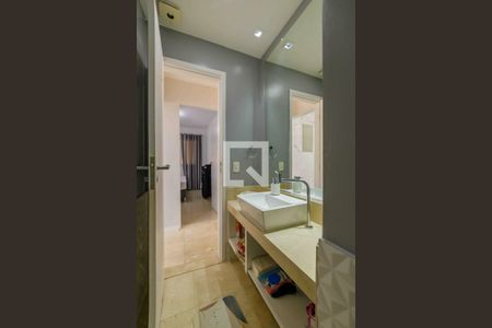 Casa de condomínio à venda com 220m², 4 quartos e 4 vagas Casa de condomínio à venda com 220m², 4 quartos e 4 vagasLavabo