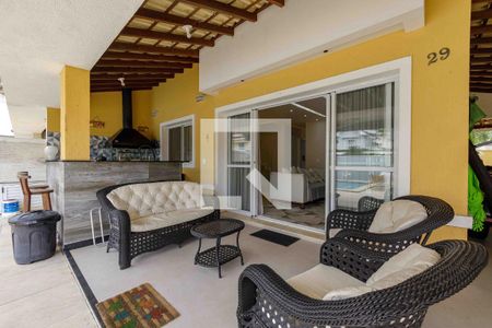 Casa de condomínio à venda com 220m², 4 quartos e 4 vagas Casa de condomínio à venda com 220m², 4 quartos e 4 vagasÁrea comum