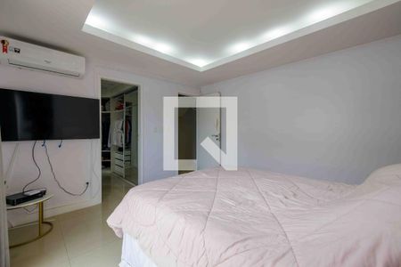 Casa de condomínio à venda com 220m², 4 quartos e 4 vagas Casa de condomínio à venda com 220m², 4 quartos e 4 vagasSuíte 2